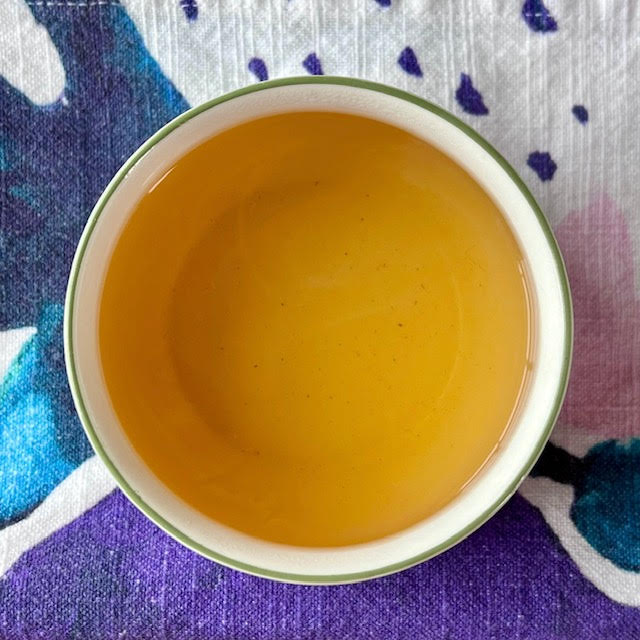 Steeped persimmon leaf tisane