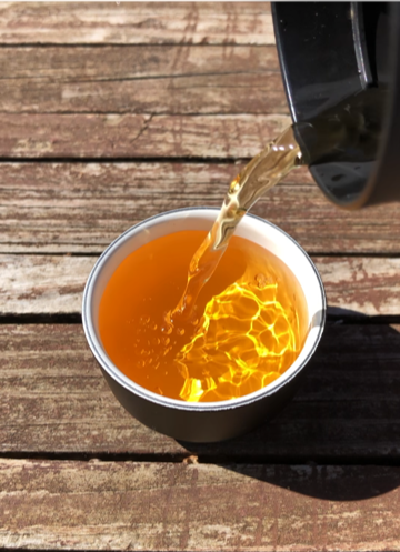 Pouring from Eclipse Travel Press into Nectar Teacup