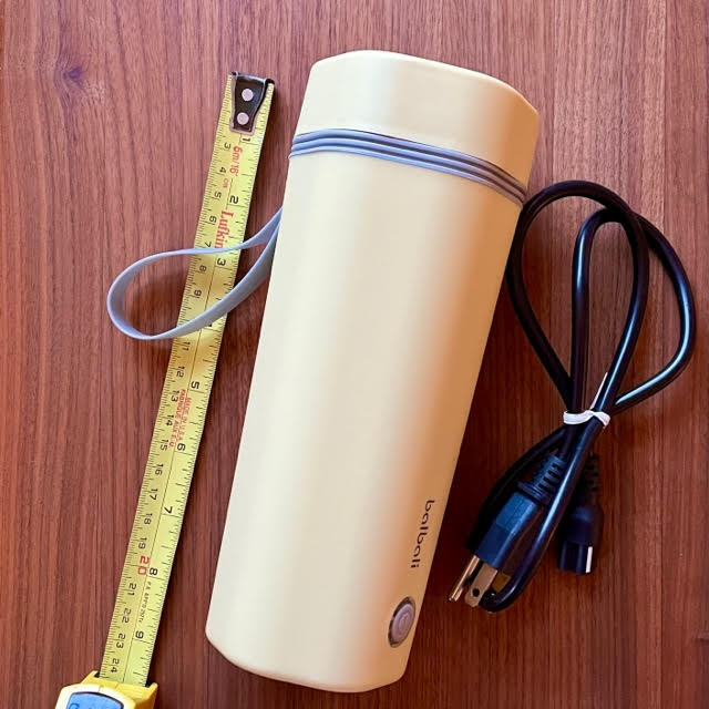 Balbali portable electric kettle with a measuring tape on one side and the detachable electrical cord on the other