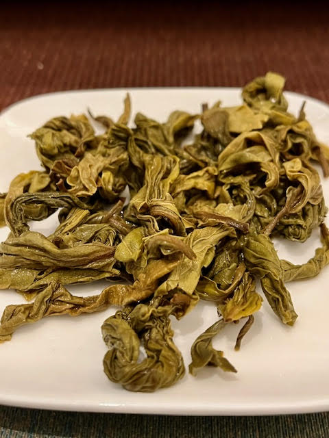 Yellowish green persimmon leaves after a few infusions.