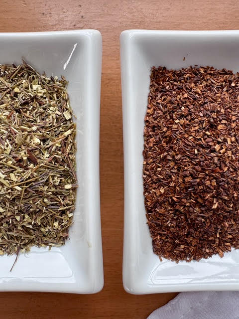 Green rooibos leaves (on the left). Rooibos leaves (on the right)